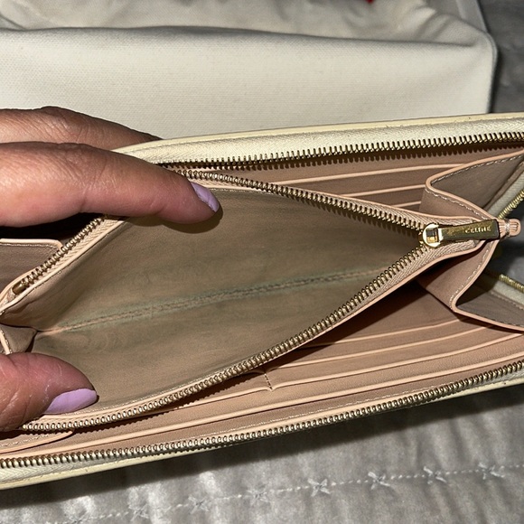 Celine Preloved wallet great condition comes with box n dust bag . - Picture 9 of 12
